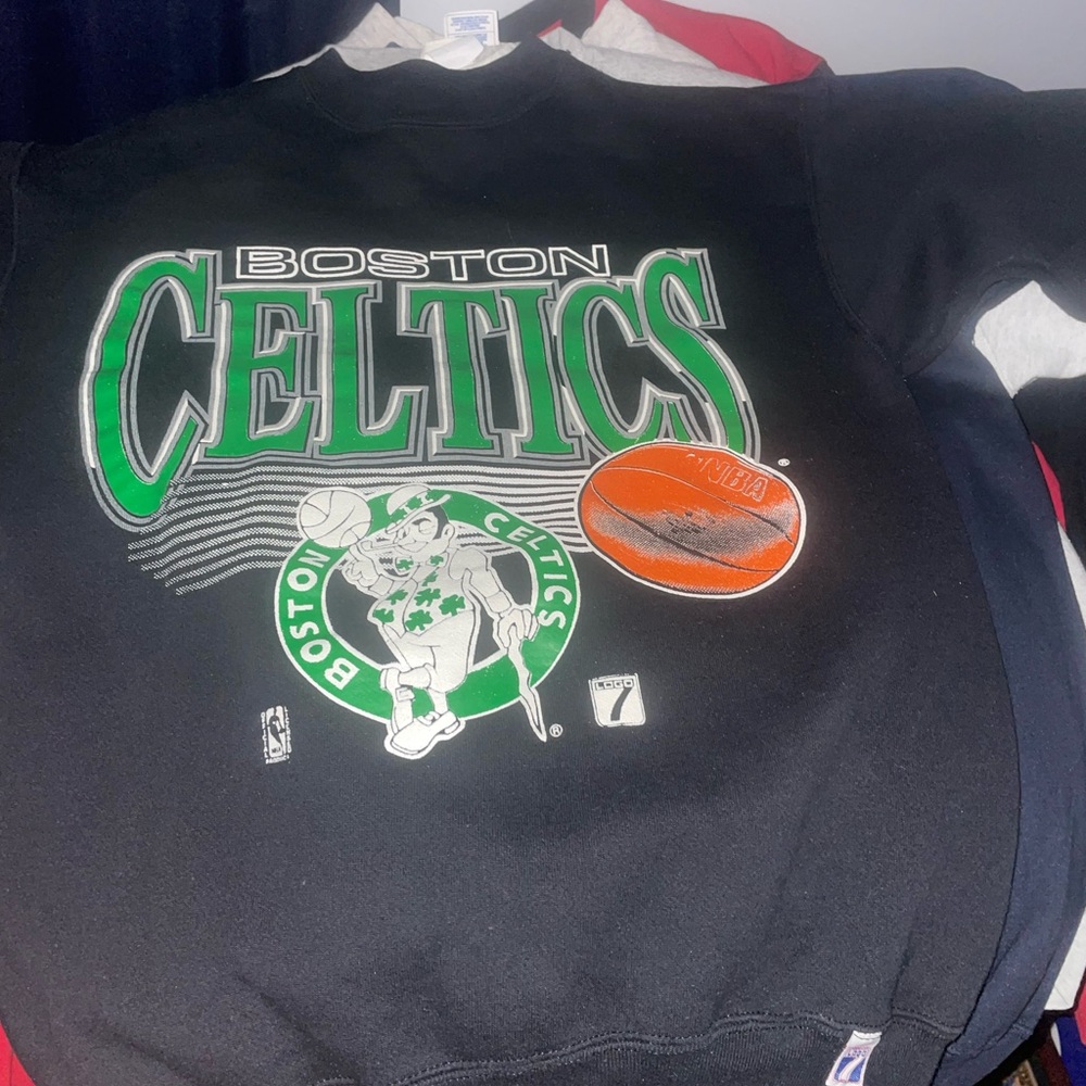 Vintage Boston Celtics Black crewneck
Size XL Excellent condition